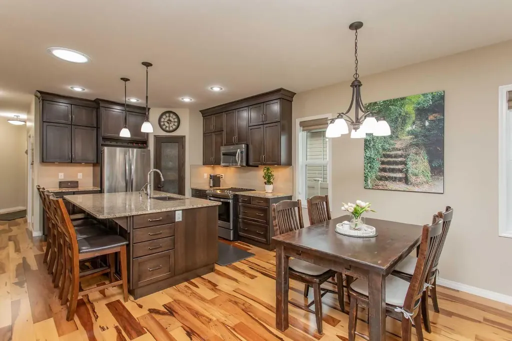 42 Vista Close Red Deer AB T4R 0N8