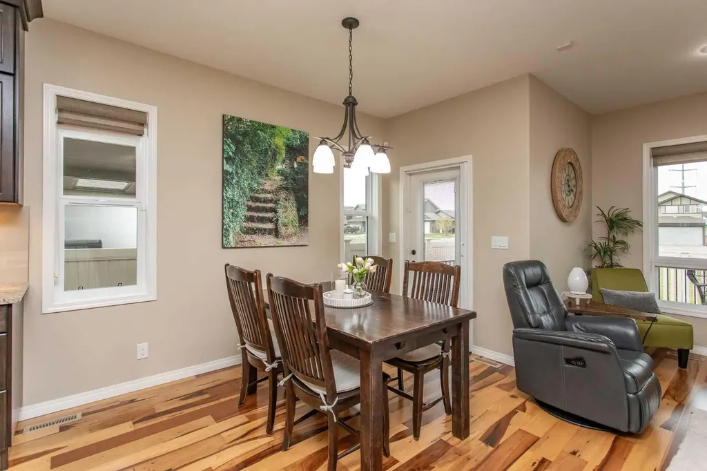 42 Vista Close Red Deer AB T4R 0N8