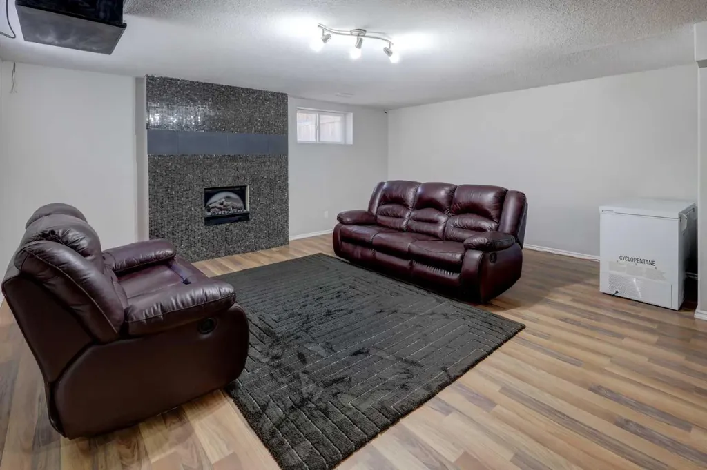 15 Parklane Drive Strathmore AB T1P 1C2