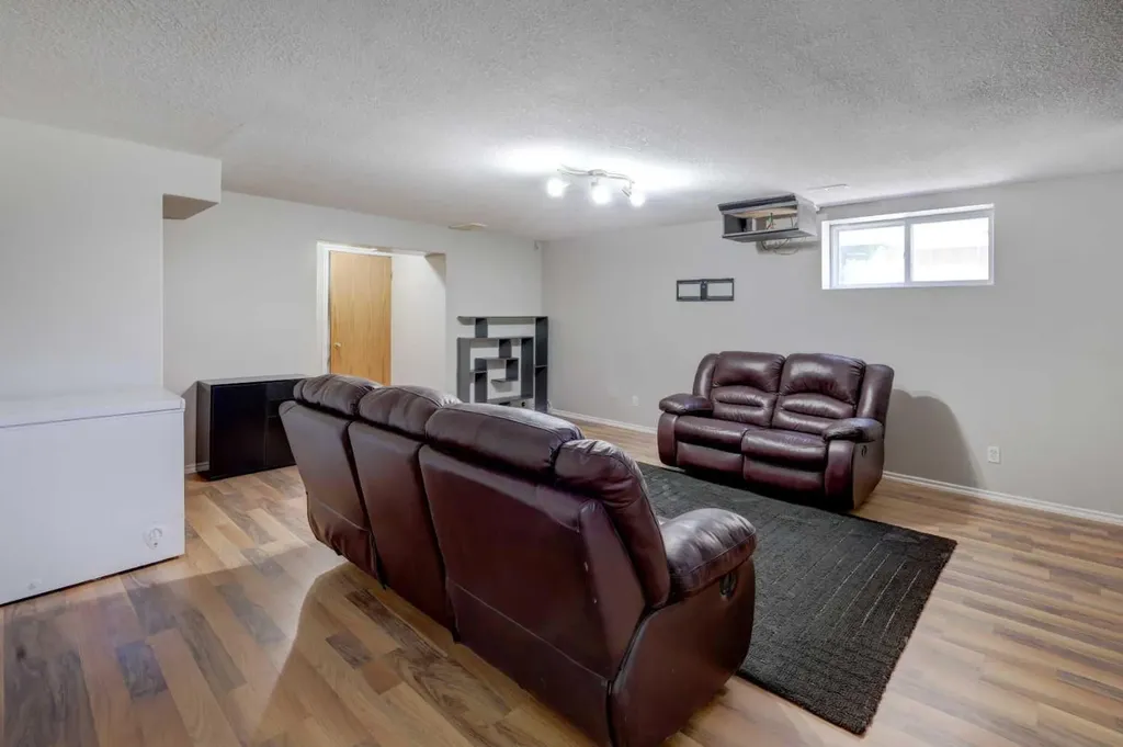 15 Parklane Drive Strathmore AB T1P 1C2