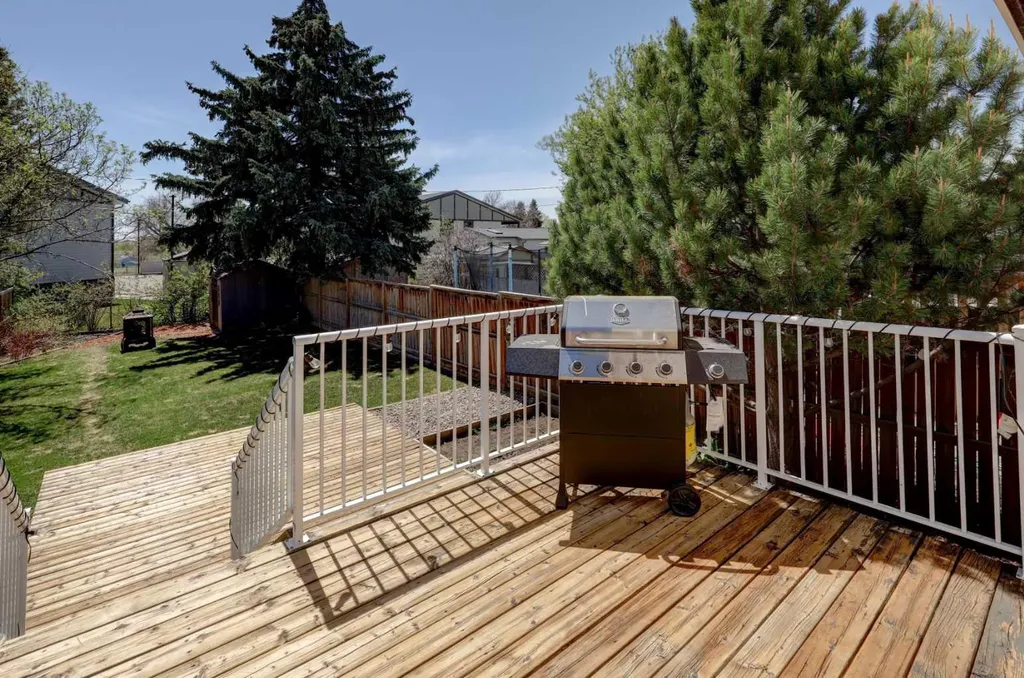 15 Parklane Drive Strathmore AB T1P 1C2