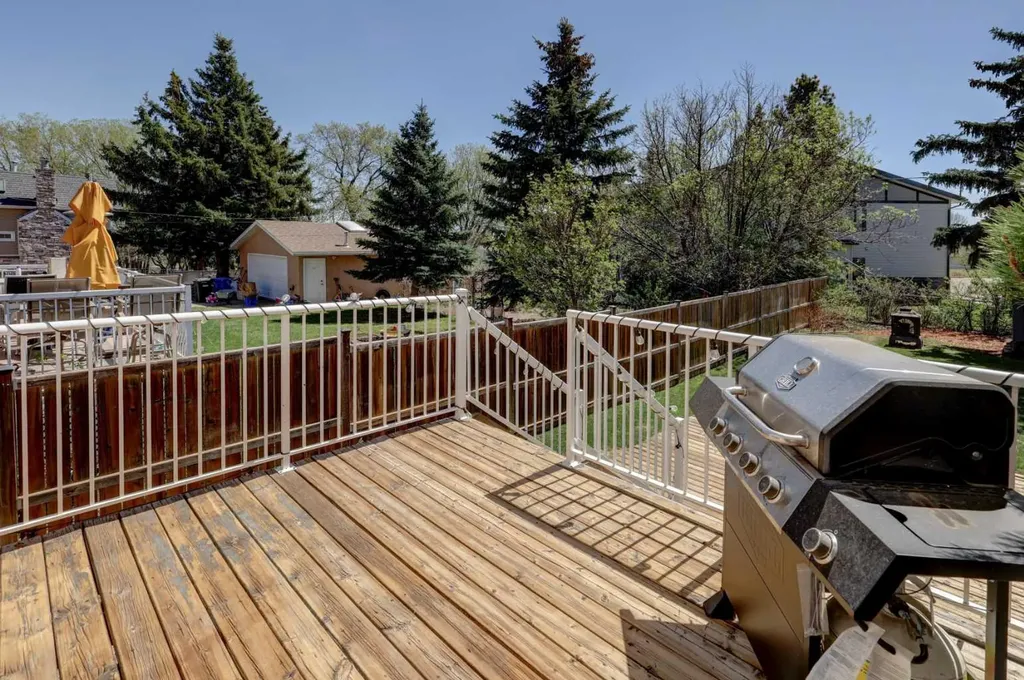 15 Parklane Drive Strathmore AB T1P 1C2