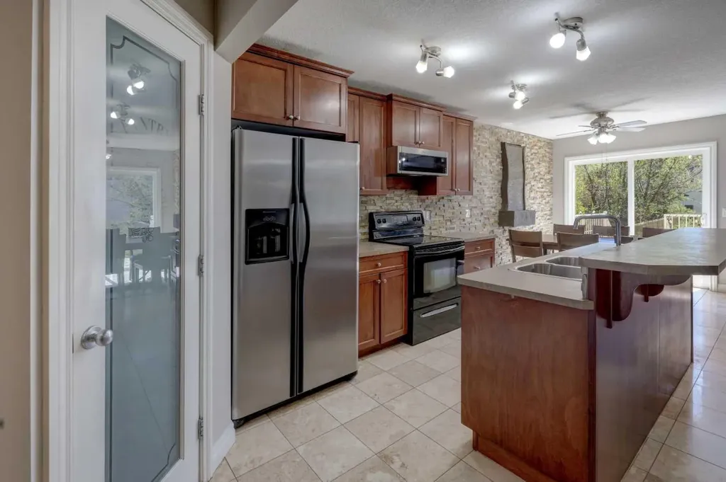 15 Parklane Drive Strathmore AB T1P 1C2