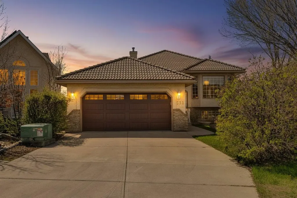 531 Sierra Morena Court SW Calgary AB T3H 3C2