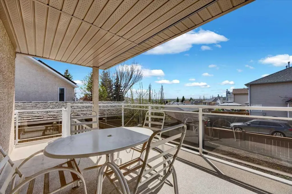 531 Sierra Morena Court SW Calgary AB T3H 3C2