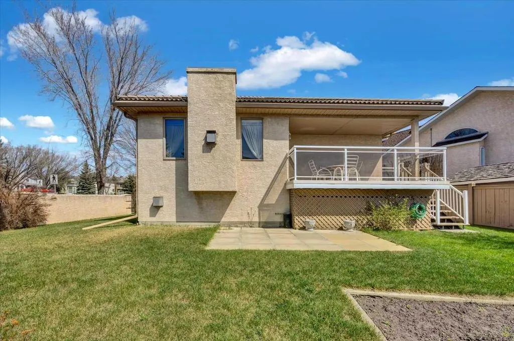 531 Sierra Morena Court SW Calgary AB T3H 3C2