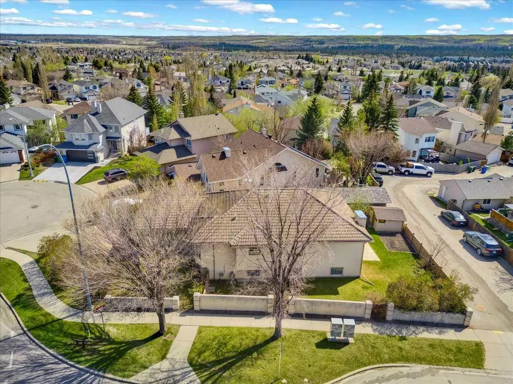 531 Sierra Morena Court SW Calgary AB T3H 3C2