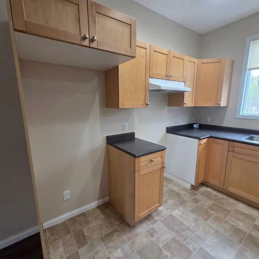 624 41 Street Edson AB T7E 1A4