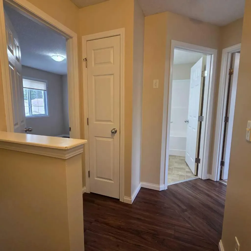 624 41 Street Edson AB T7E 1A4