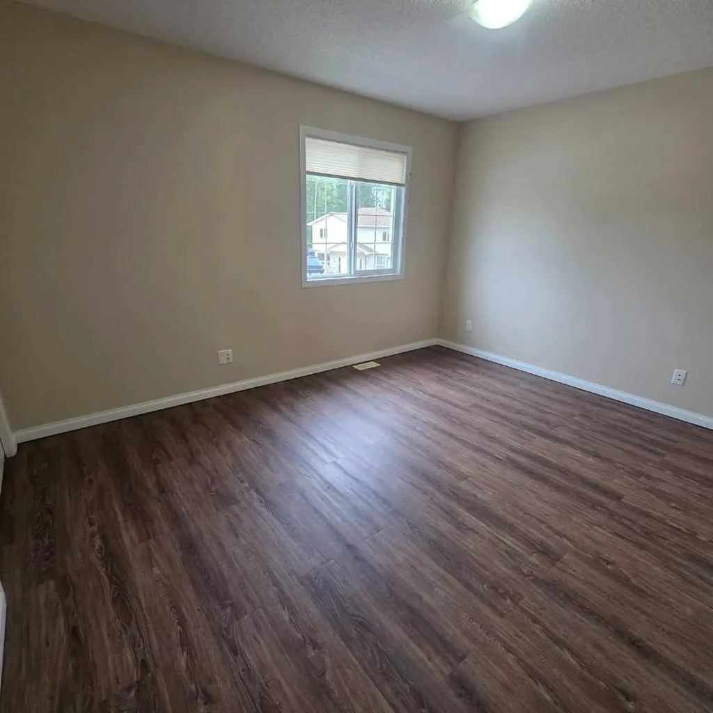 624 41 Street Edson AB T7E 1A4