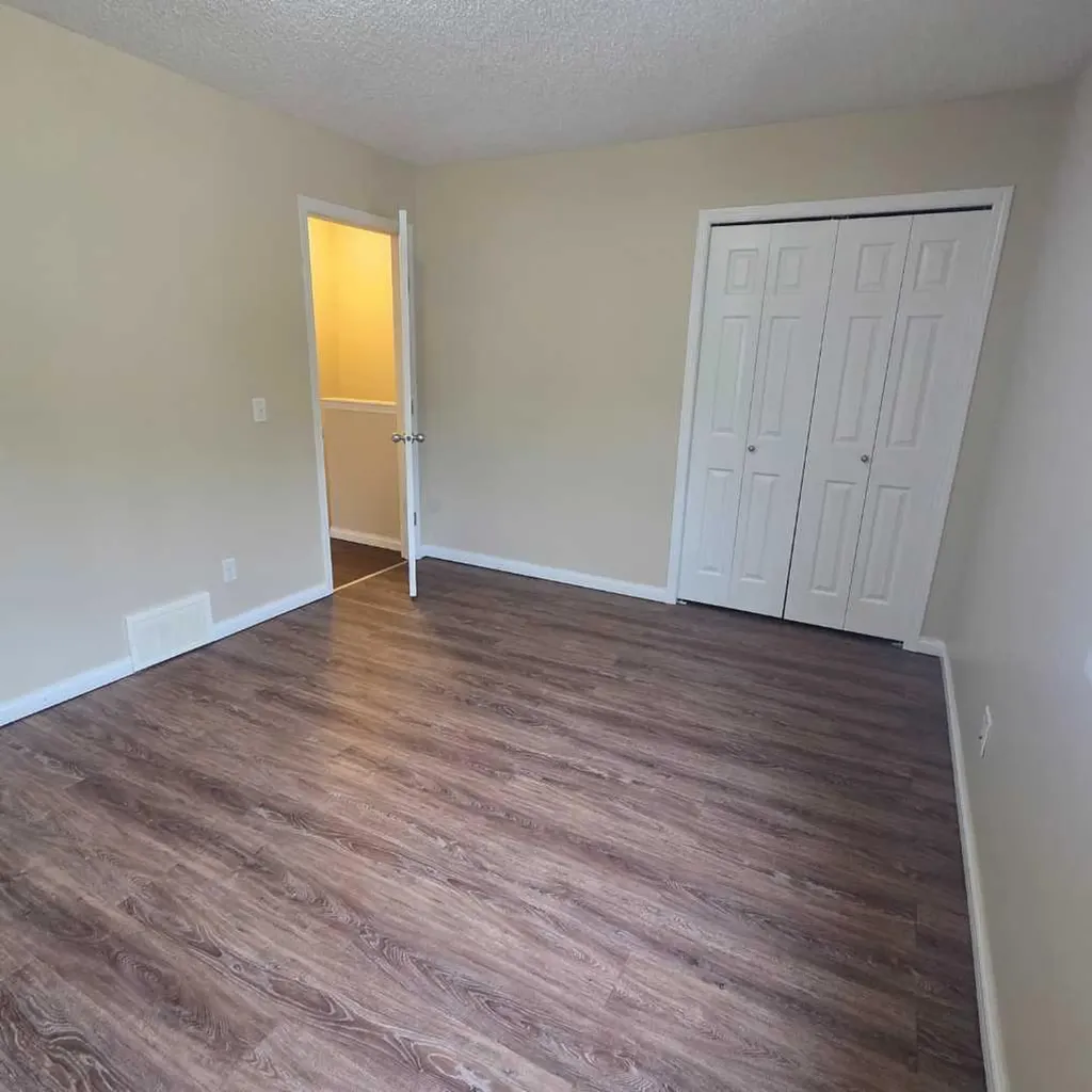 624 41 Street Edson AB T7E 1A4