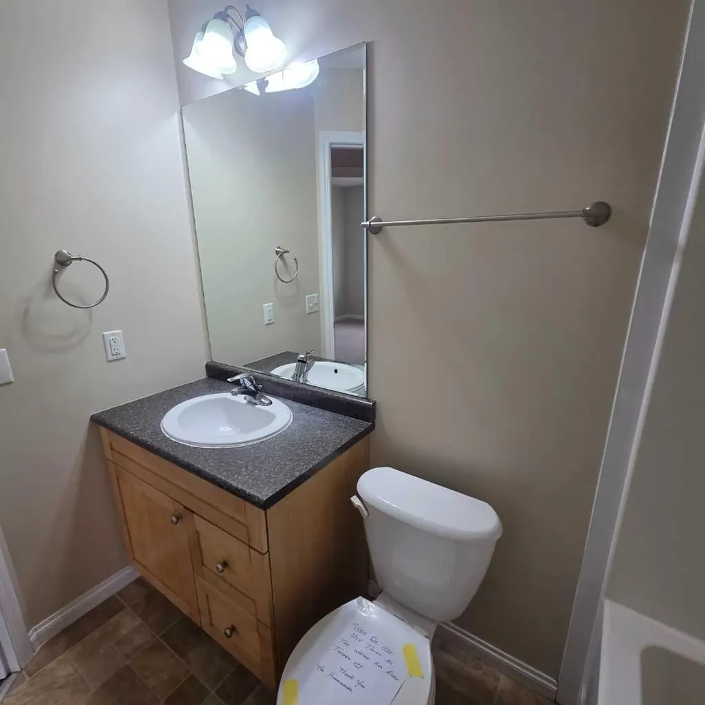 624 41 Street Edson AB T7E 1A4