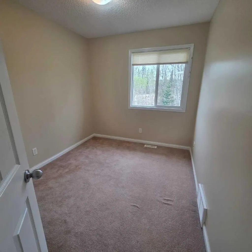 624 41 Street Edson AB T7E 1A4