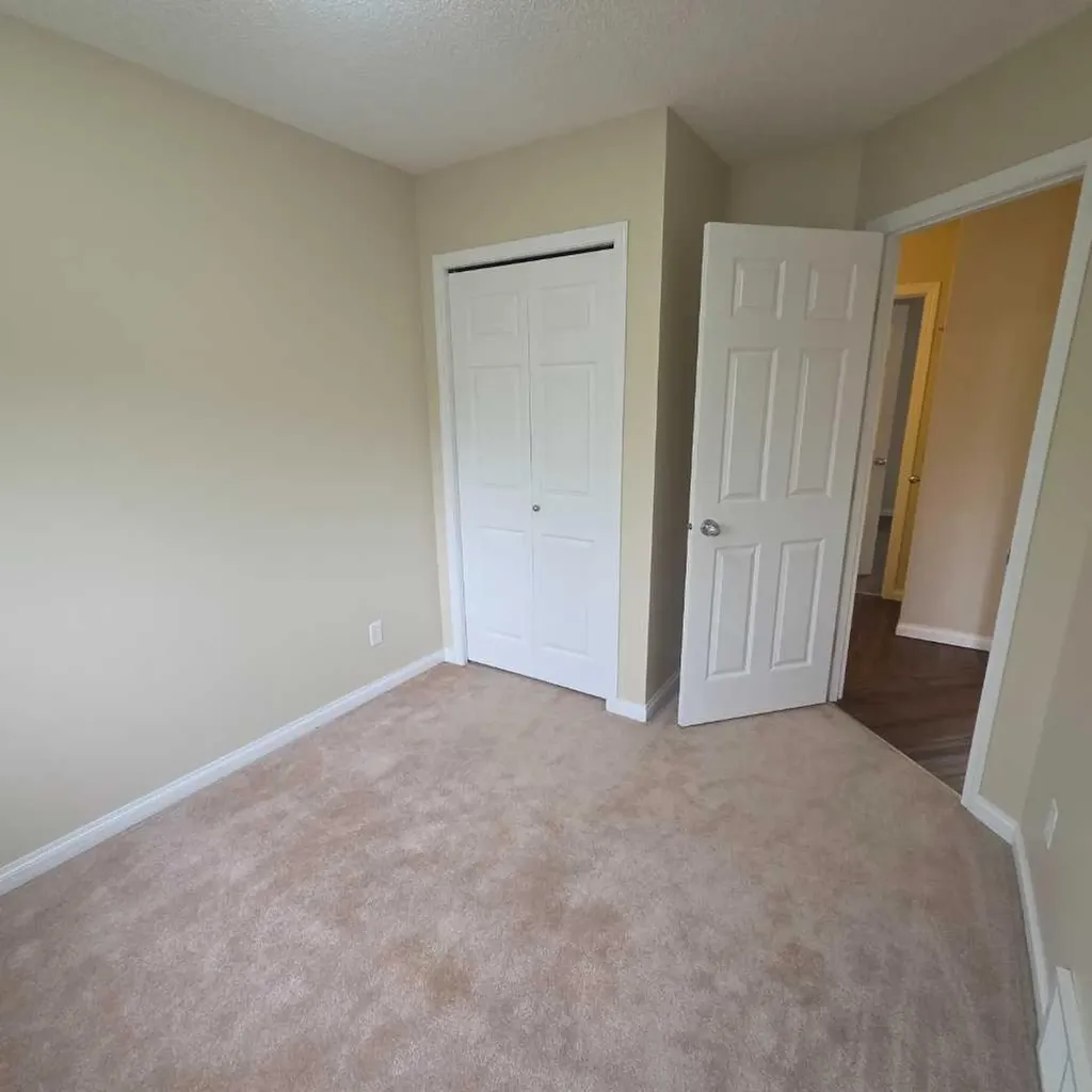 624 41 Street Edson AB T7E 1A4