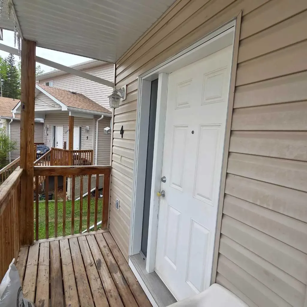 624 41 Street Edson AB T7E 1A4