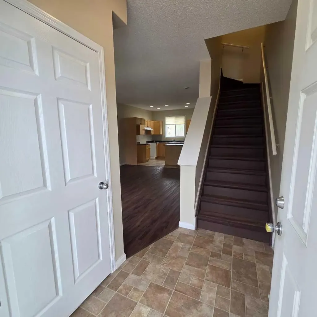 624 41 Street Edson AB T7E 1A4