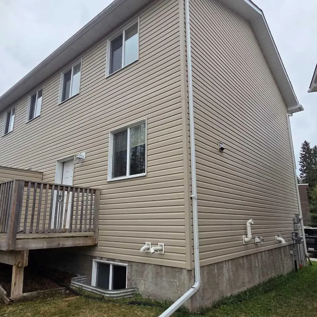 624 41 Street Edson AB T7E 1A4