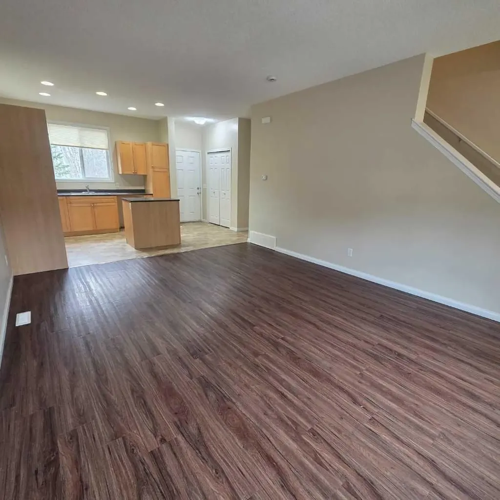 624 41 Street Edson AB T7E 1A4
