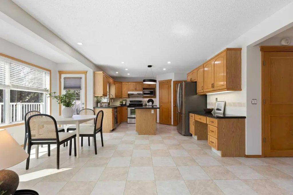 136 Schubert Hill NW Calgary AB T3L 1X2