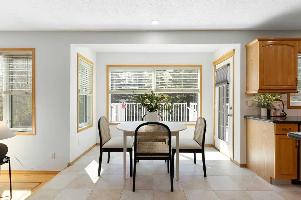 136 Schubert Hill NW Calgary AB T3L 1X2