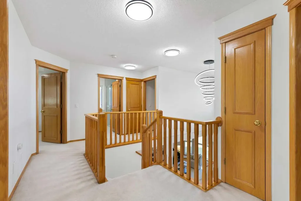 136 Schubert Hill NW Calgary AB T3L 1X2