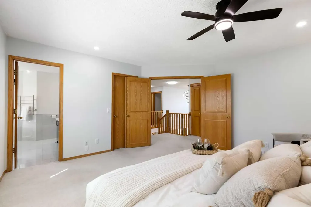 136 Schubert Hill NW Calgary AB T3L 1X2