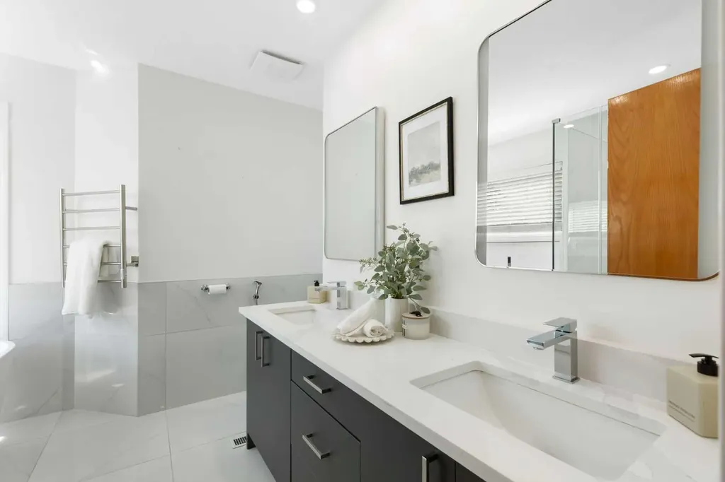 136 Schubert Hill NW Calgary AB T3L 1X2