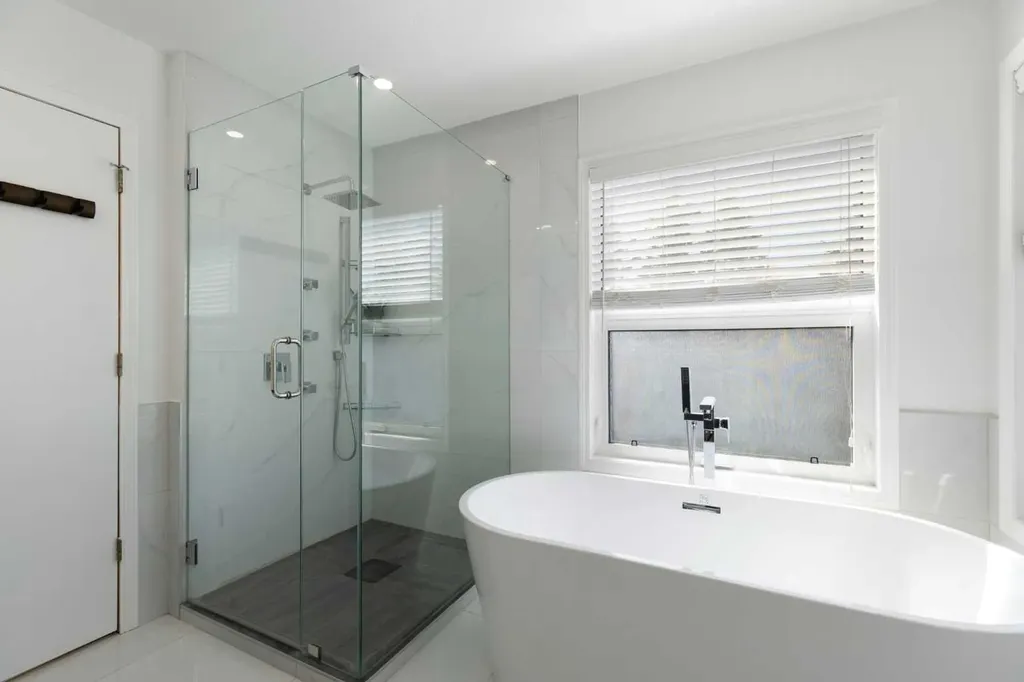 136 Schubert Hill NW Calgary AB T3L 1X2