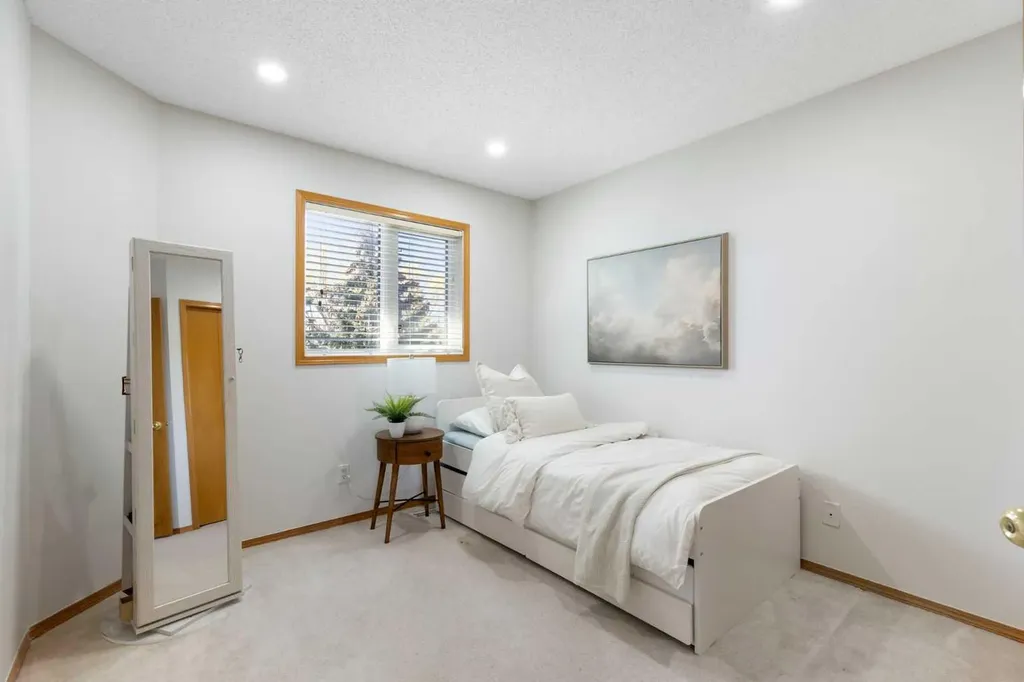 136 Schubert Hill NW Calgary AB T3L 1X2