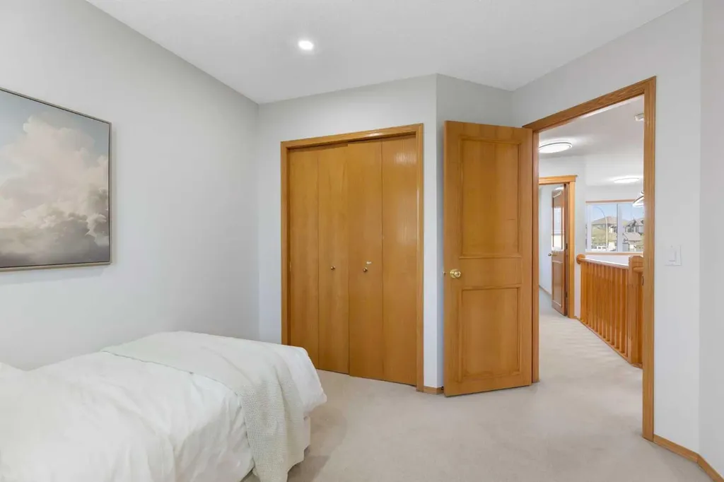 136 Schubert Hill NW Calgary AB T3L 1X2