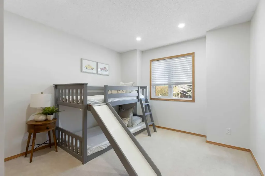136 Schubert Hill NW Calgary AB T3L 1X2