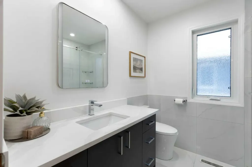 136 Schubert Hill NW Calgary AB T3L 1X2