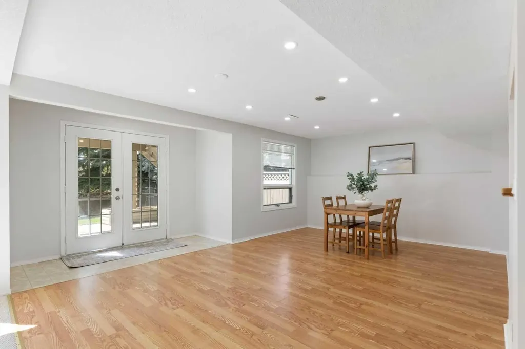 136 Schubert Hill NW Calgary AB T3L 1X2