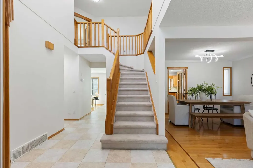 136 Schubert Hill NW Calgary AB T3L 1X2