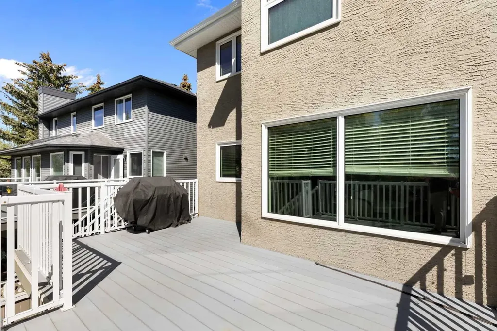 136 Schubert Hill NW Calgary AB T3L 1X2