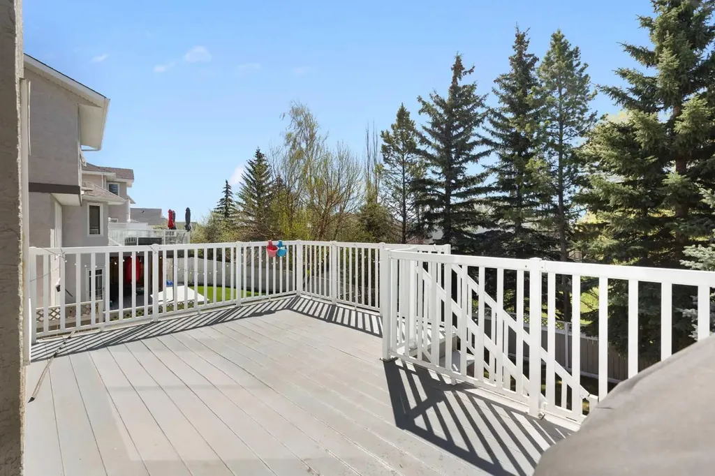 136 Schubert Hill NW Calgary AB T3L 1X2