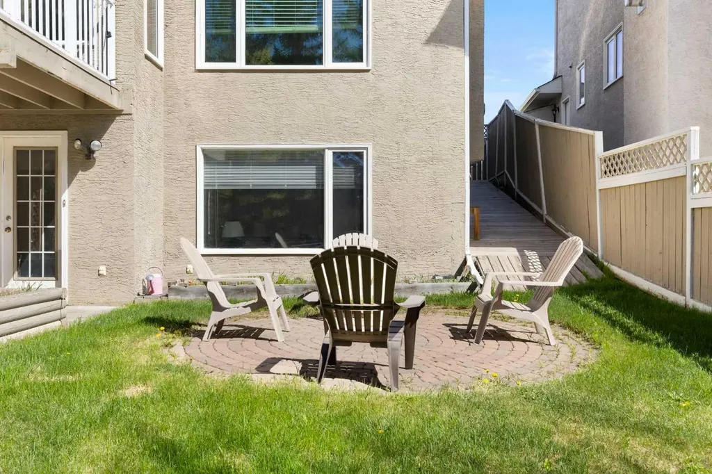 136 Schubert Hill NW Calgary AB T3L 1X2