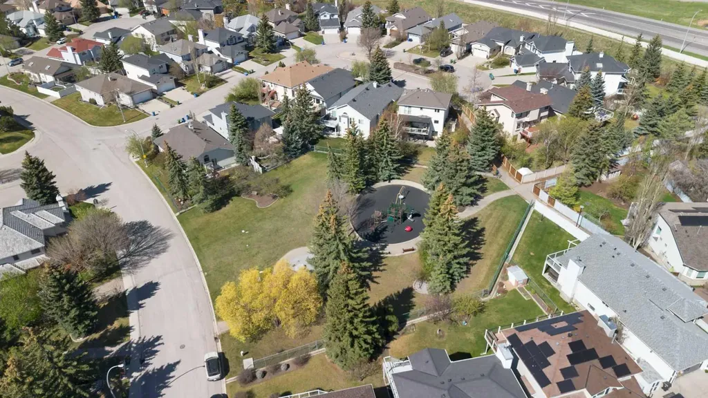 136 Schubert Hill NW Calgary AB T3L 1X2