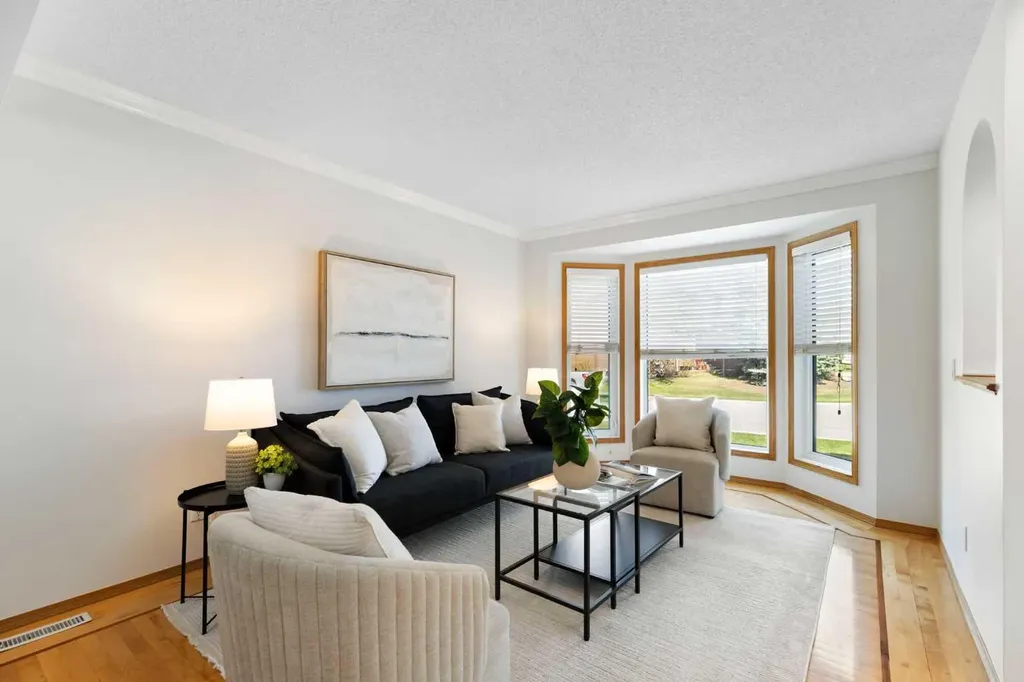 136 Schubert Hill NW Calgary AB T3L 1X2
