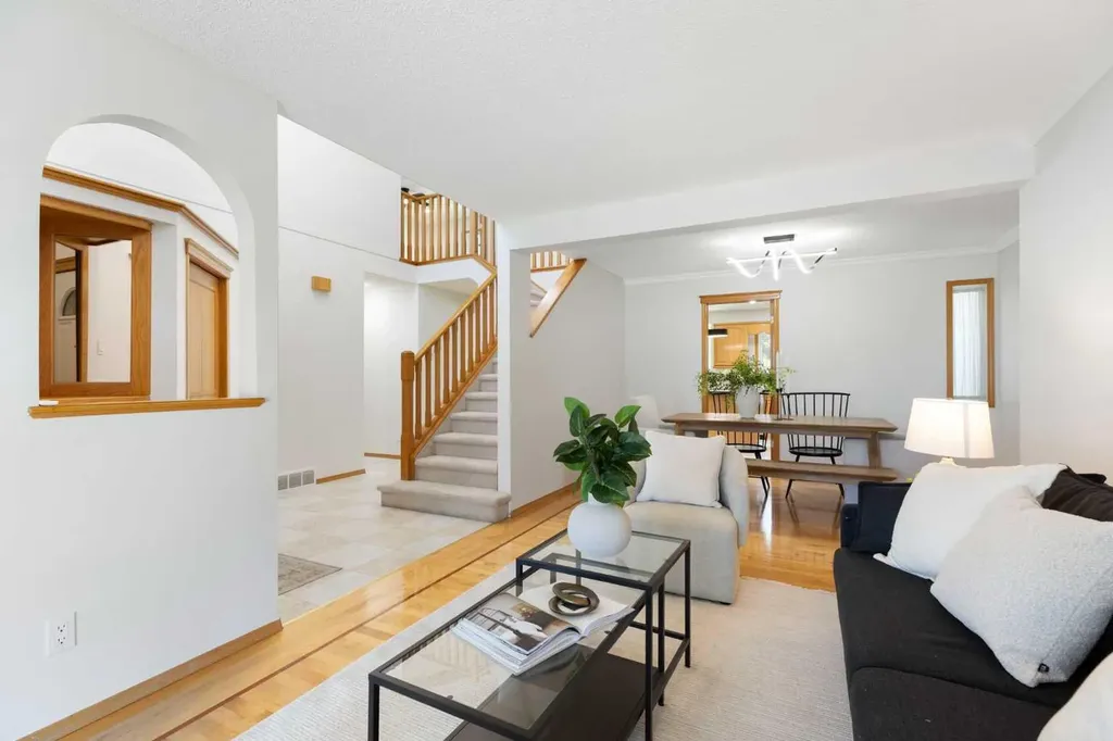 136 Schubert Hill NW Calgary AB T3L 1X2