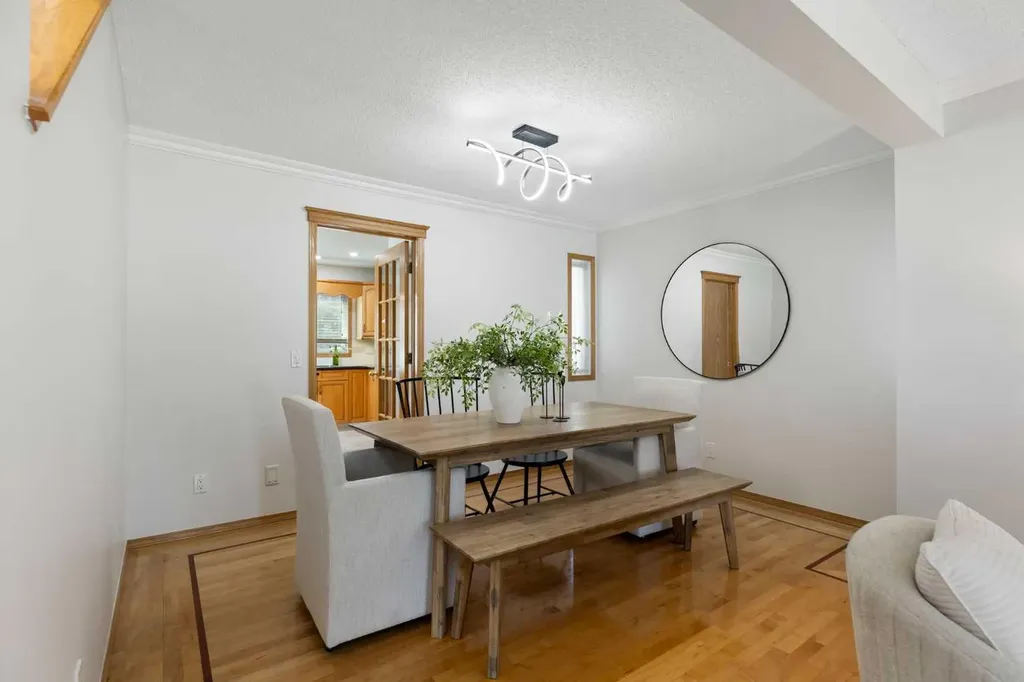 136 Schubert Hill NW Calgary AB T3L 1X2