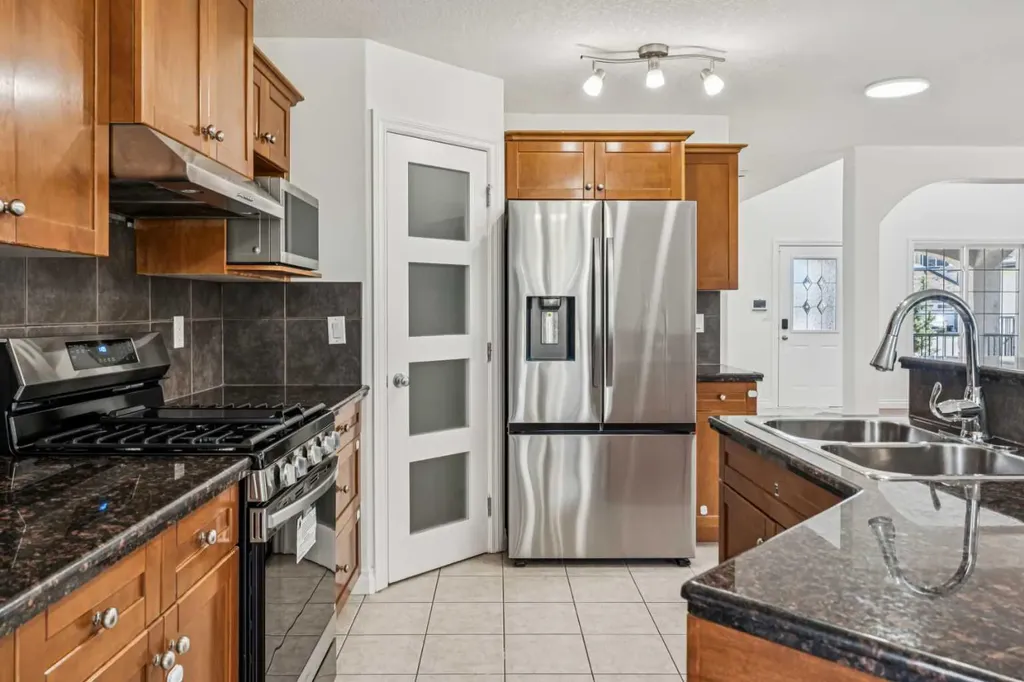 22 Sherwood Cove NW Calgary AB T3R 1R1