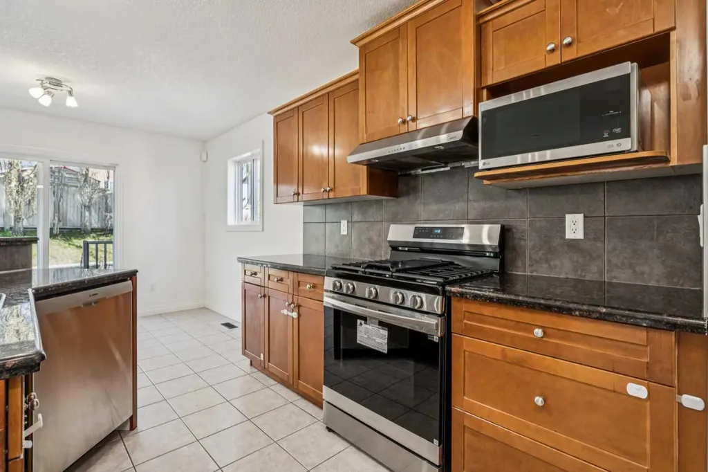 22 Sherwood Cove NW Calgary AB T3R 1R1