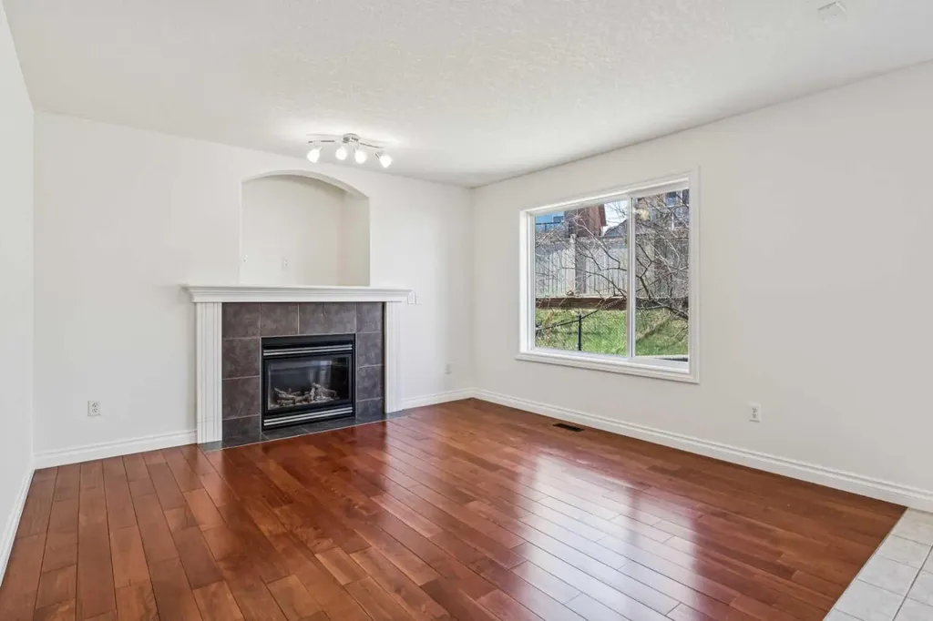 22 Sherwood Cove NW Calgary AB T3R 1R1