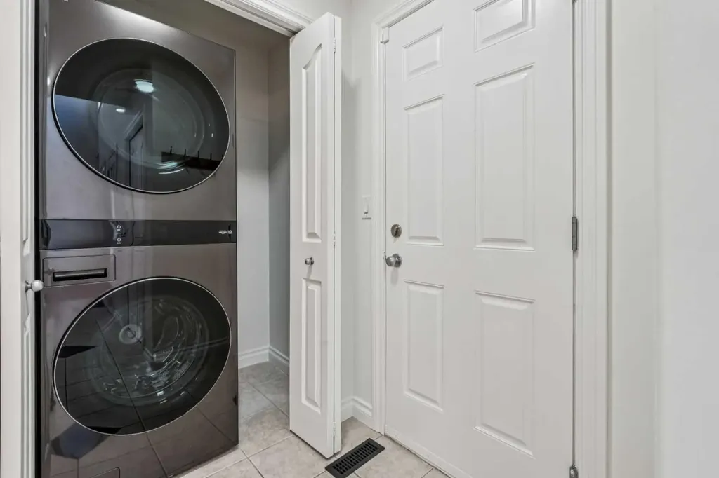 22 Sherwood Cove NW Calgary AB T3R 1R1