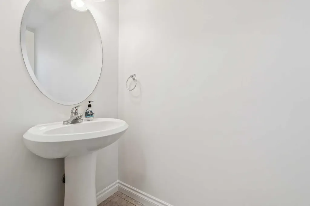 22 Sherwood Cove NW Calgary AB T3R 1R1