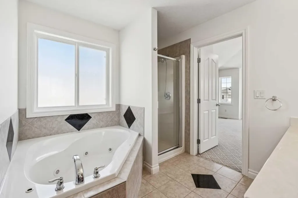 22 Sherwood Cove NW Calgary AB T3R 1R1