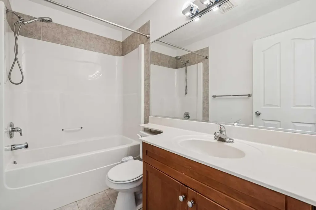 22 Sherwood Cove NW Calgary AB T3R 1R1