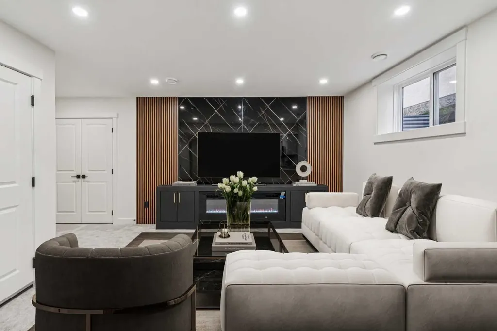 22 Sherwood Cove NW Calgary AB T3R 1R1
