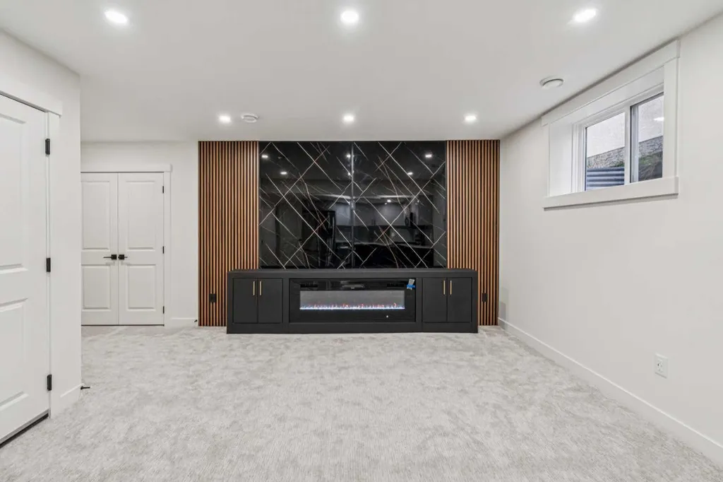 22 Sherwood Cove NW Calgary AB T3R 1R1